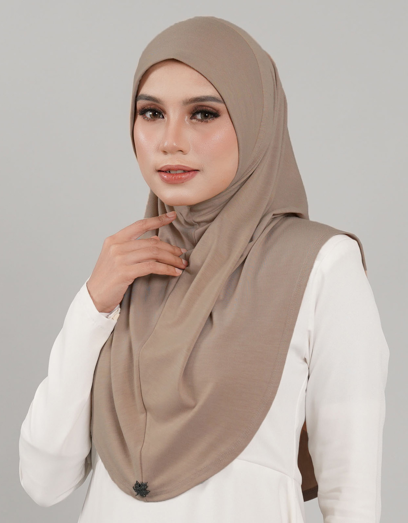 Express Hijab Damia Plain - 16 Khaki