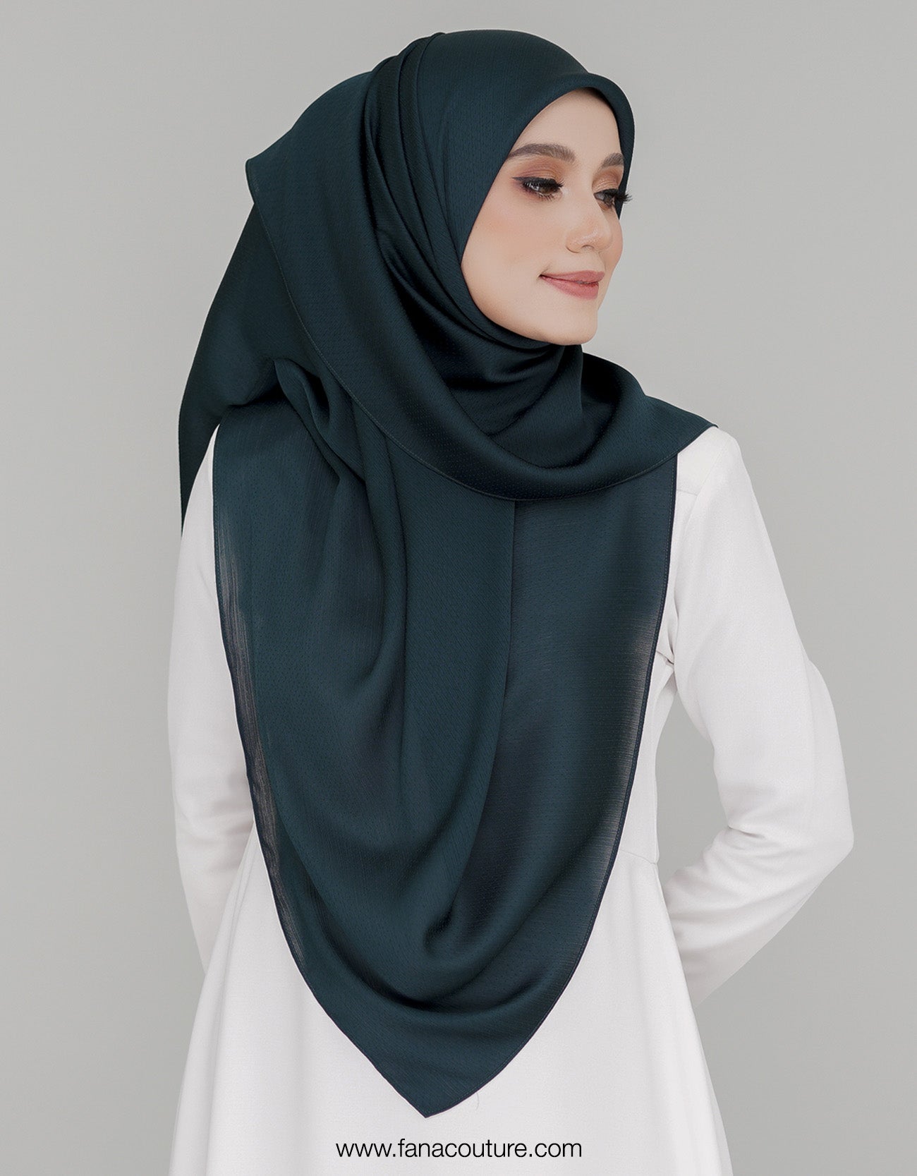 Naura Bawal Plain - 11 Bottle Green