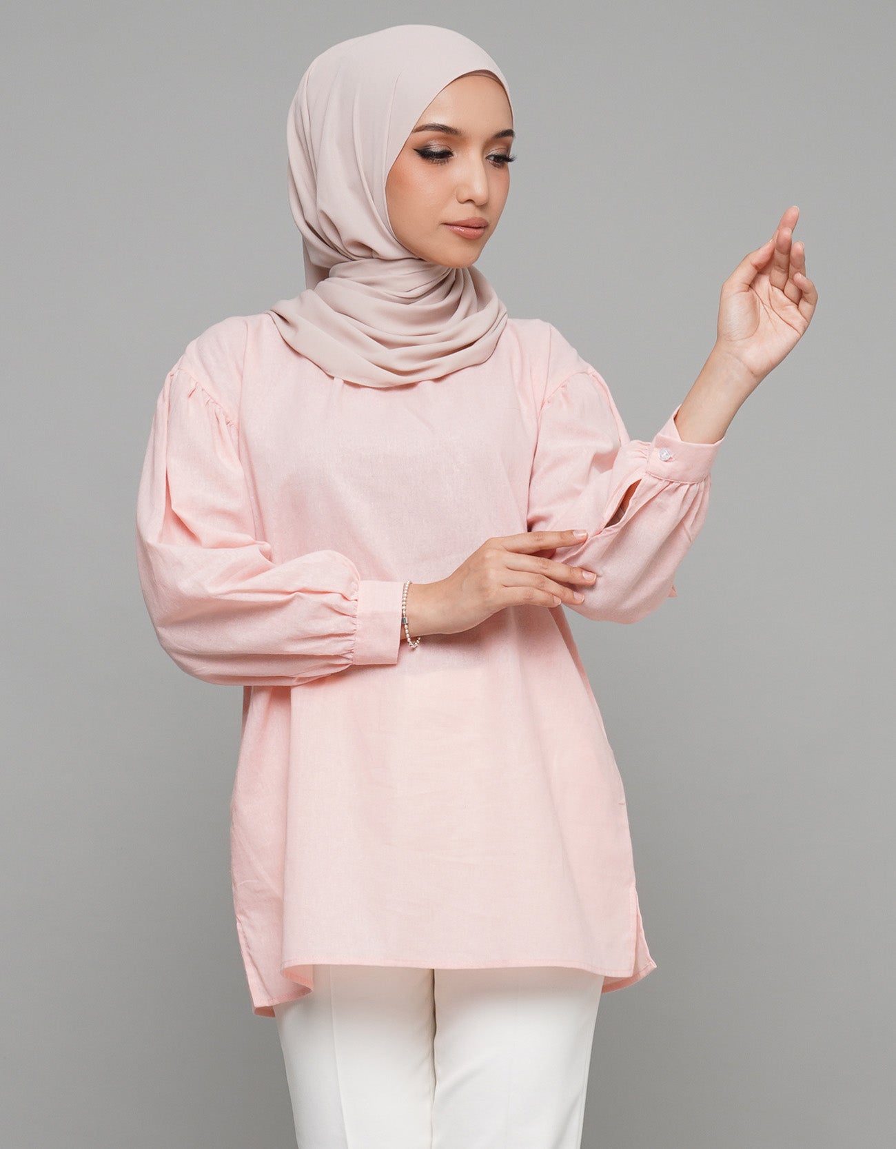 Gina Blouse Straight Fit Puff Sleeves Design