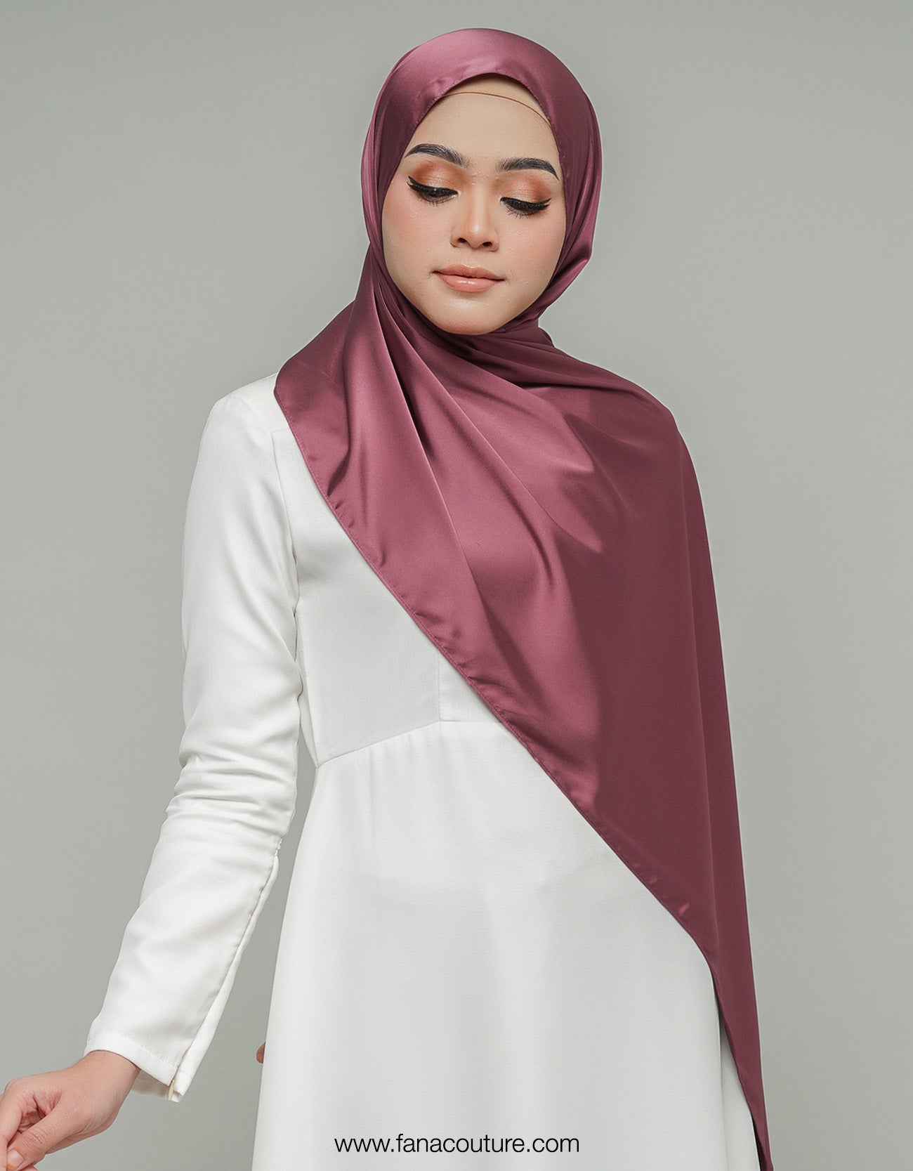 Haayu Shawl Satin - 13 Currant