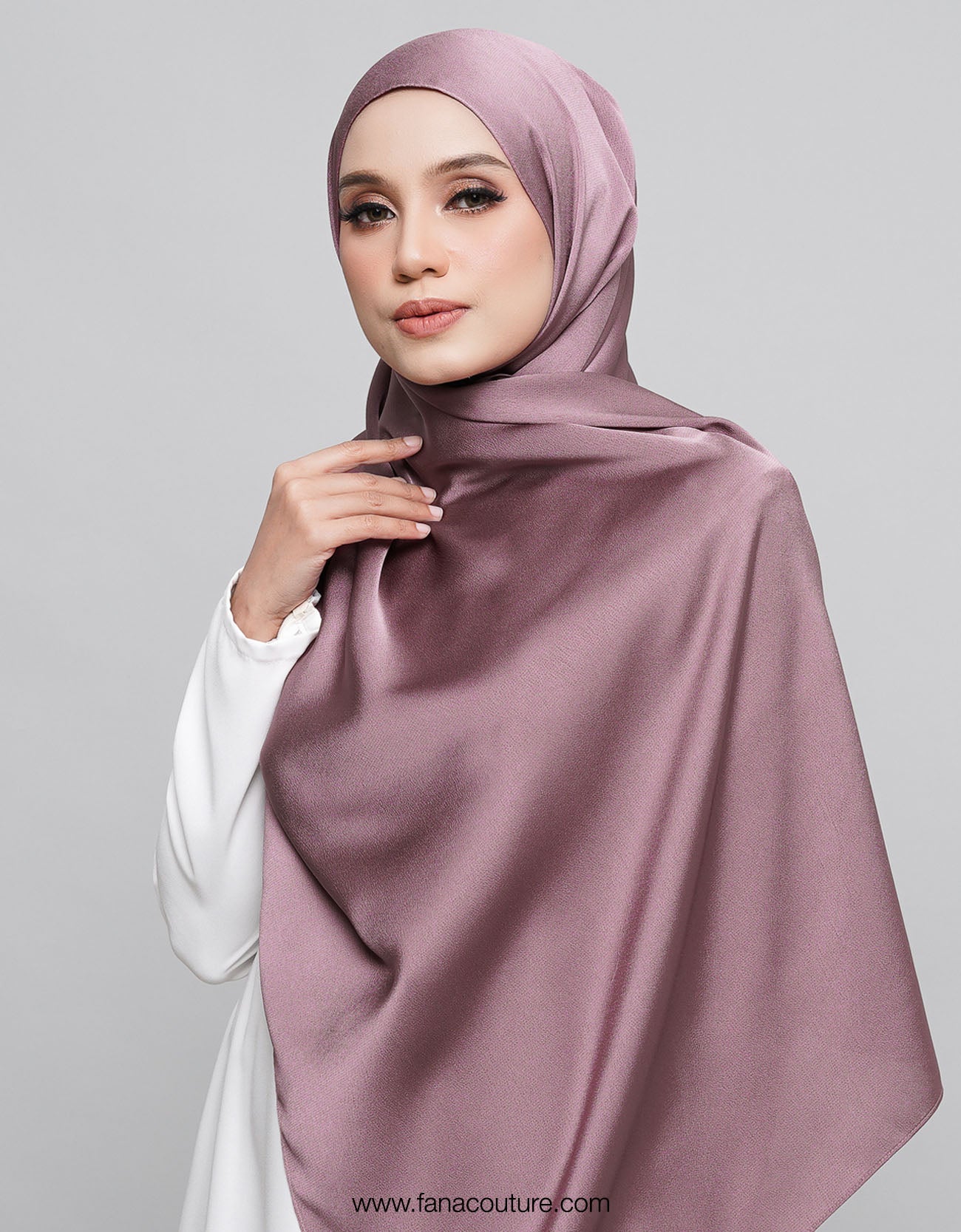 Yuki Shawl Satin  - 09 Plum Purple