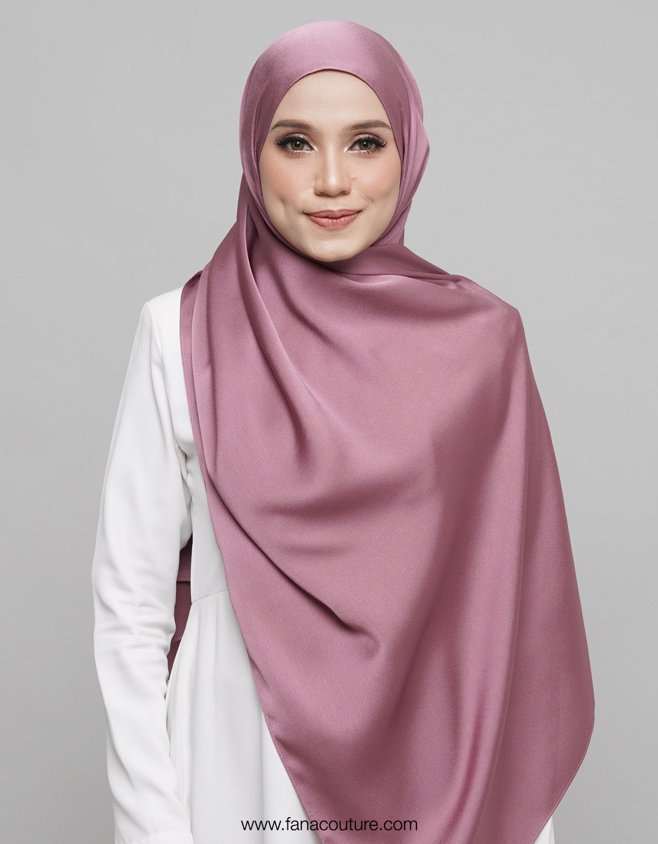 Yuki Shawl Satin  - 09 Plum Purple