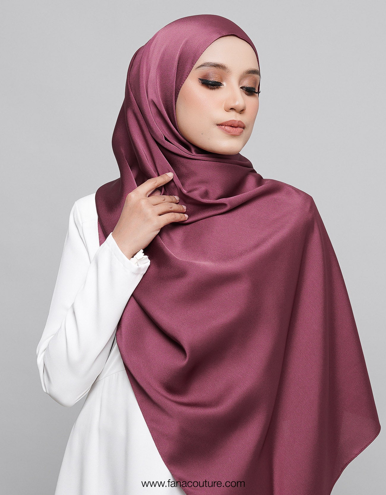 Yuki Shawl Satin  - 10 Hibiscus