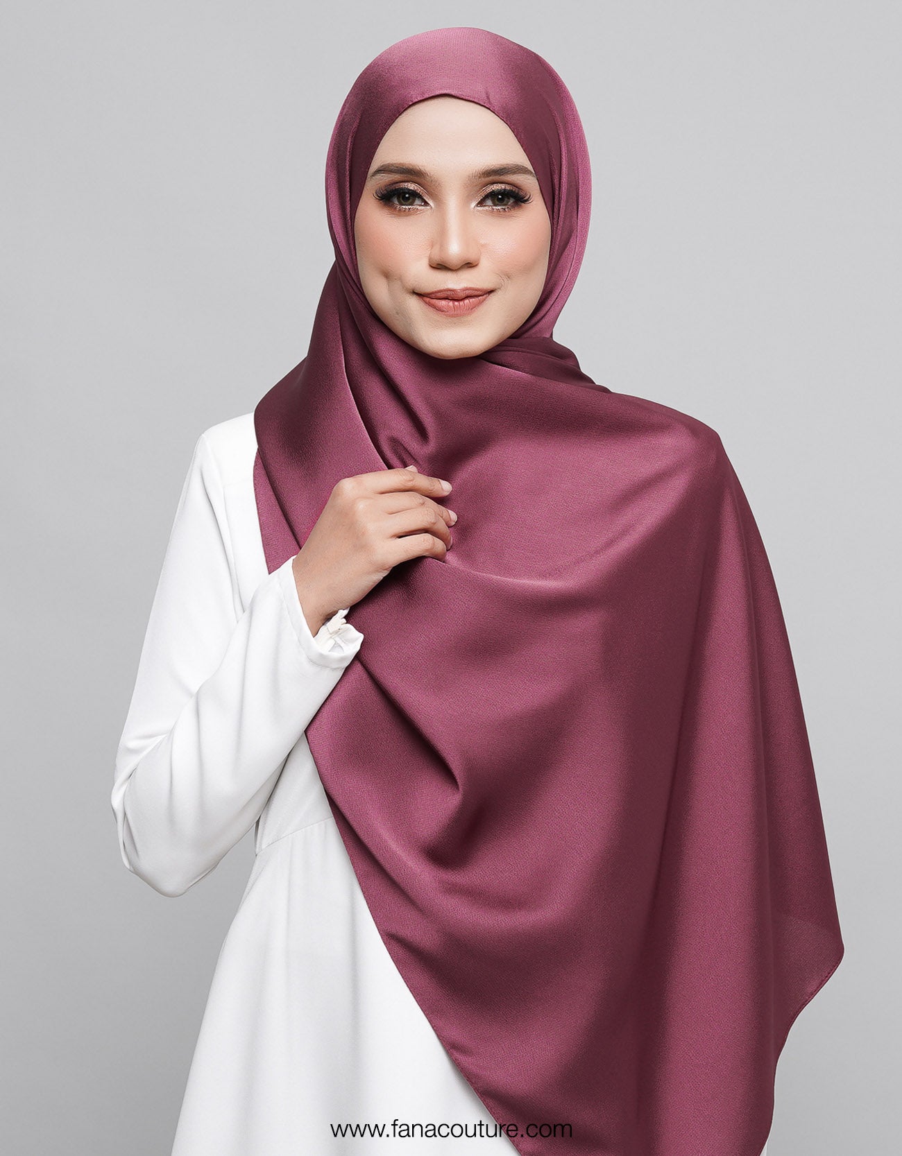 Yuki Shawl Satin  - 10 Hibiscus