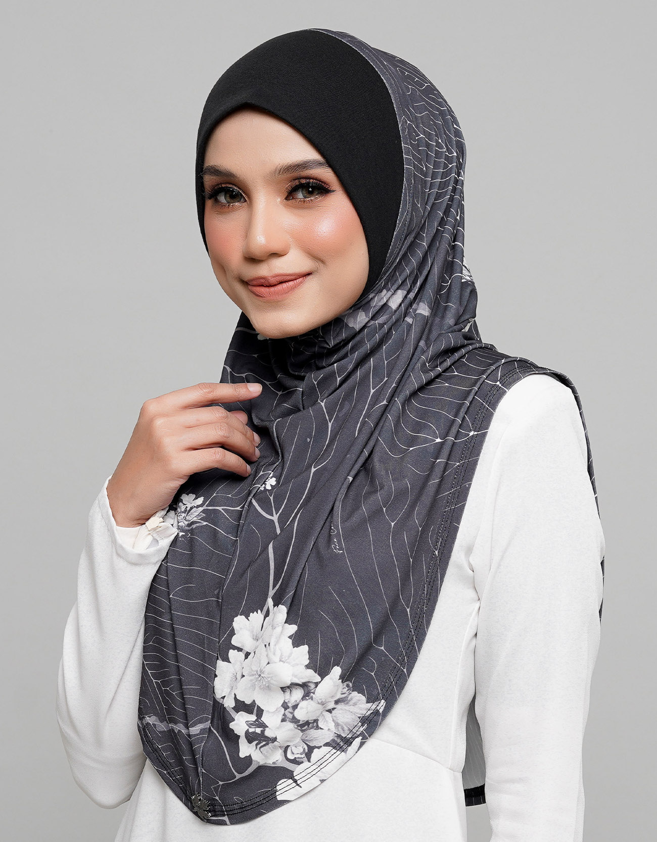 Express Hijab Damia Signature 03 - Black Edition