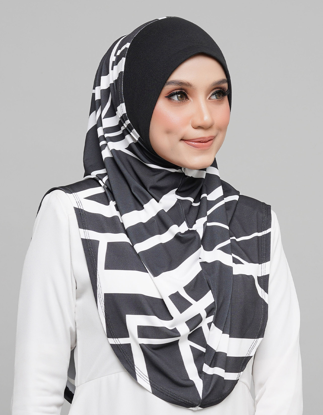 Express Hijab Damia Signature 06 - Black Edition