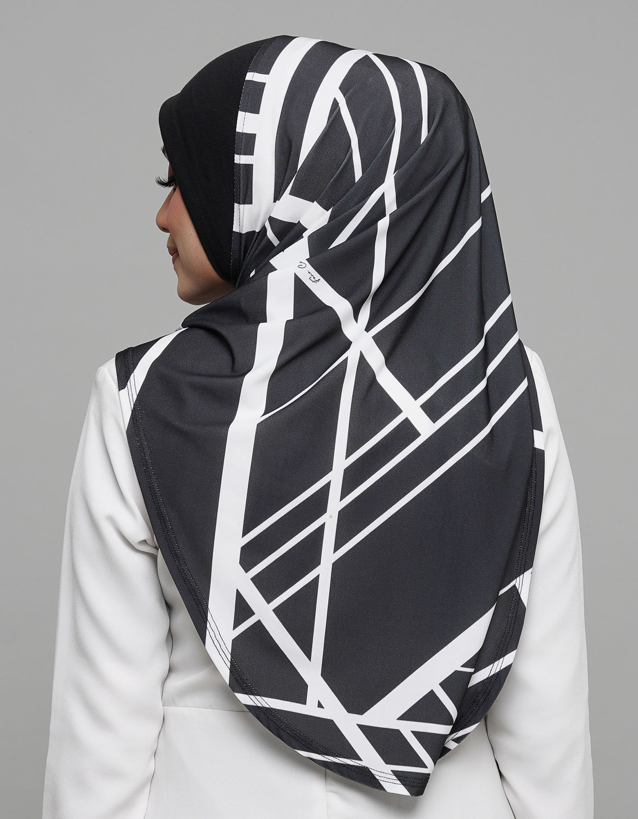 Express Hijab Damia Signature 06 - Black Edition