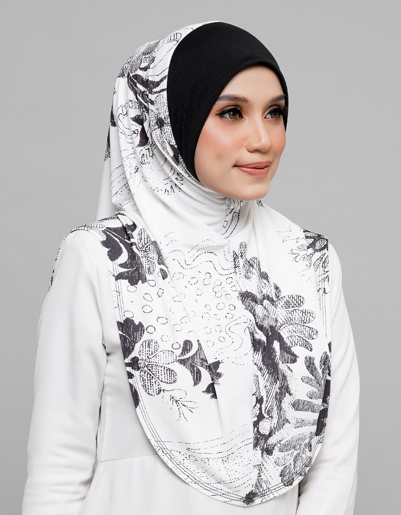 Express Hijab Damia Signature 07 - Black Edition&w=300&zc=1