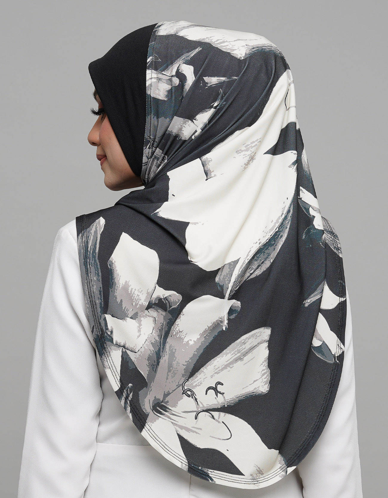 Express Hijab Damia Signature 08 - Black Edition