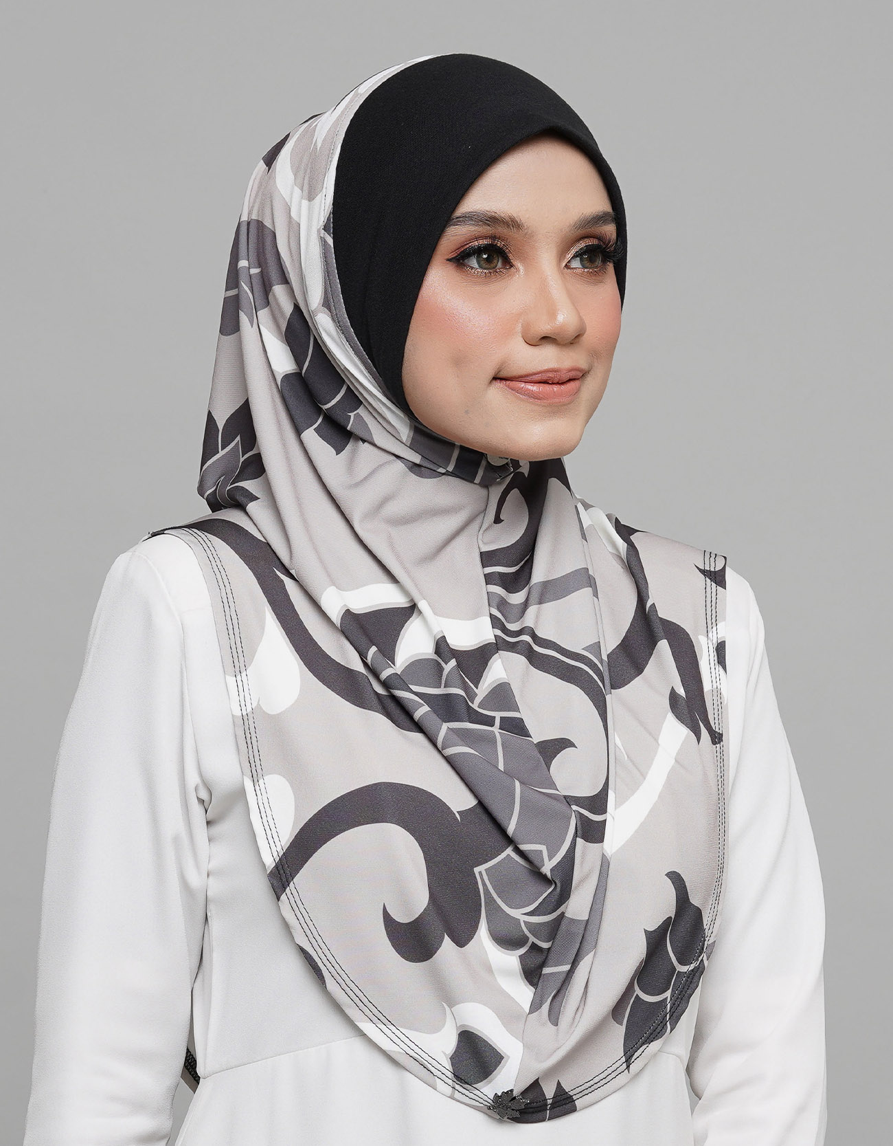 Express Hijab Damia Signature 10 - Black Edition