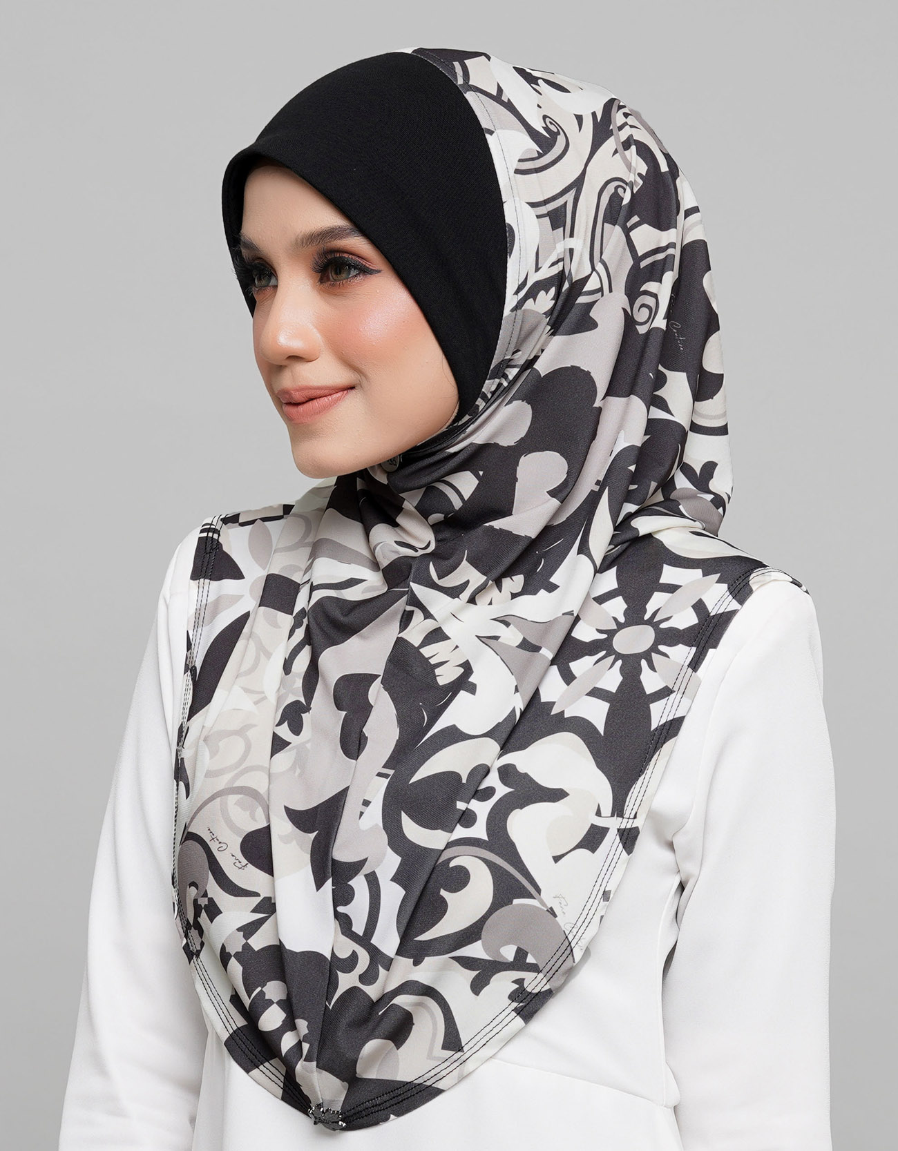 Express Hijab Damia Signature 11 - Black Edition