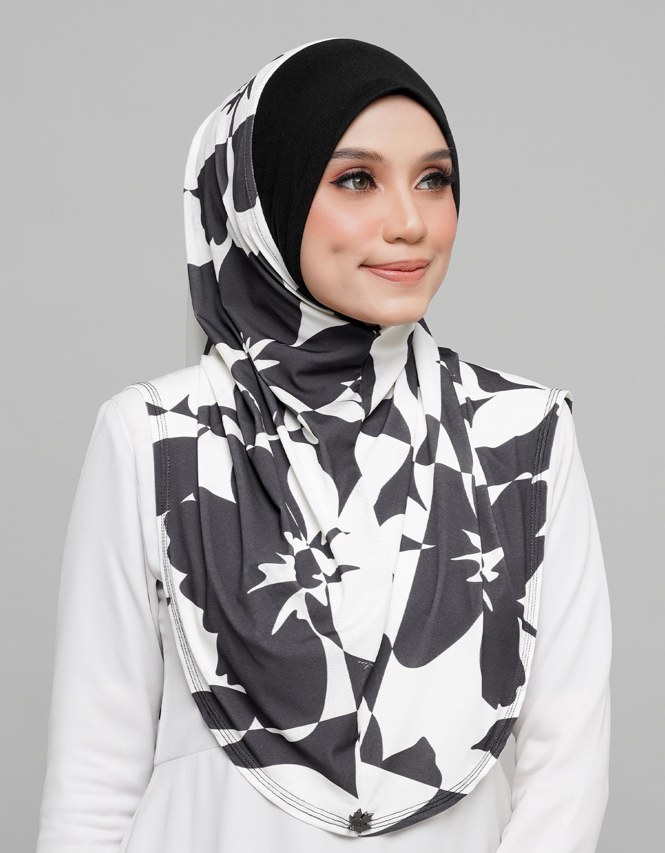 Express Hijab Damia Signature 12 - Black Edition