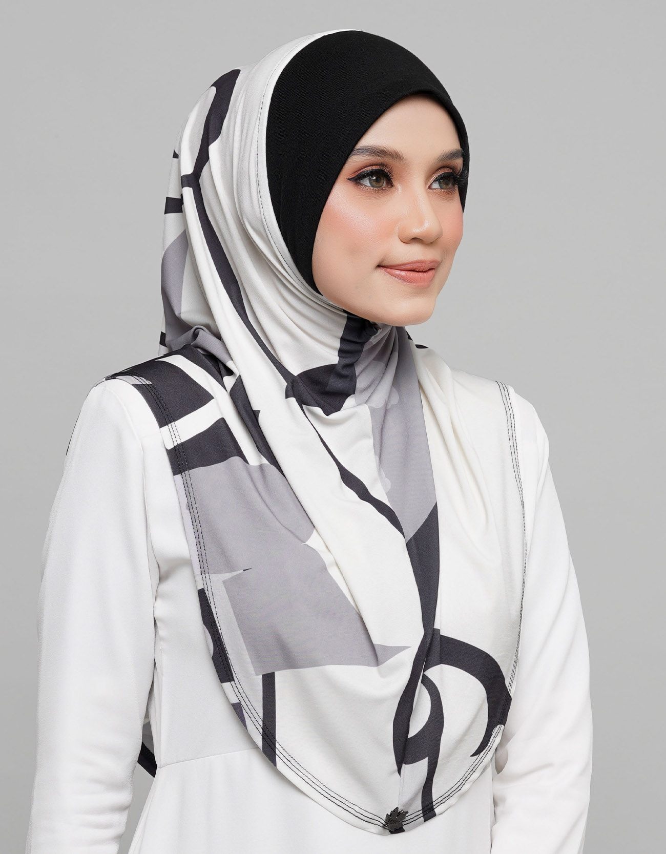 Express Hijab Damia Signature 14 - Black Edition