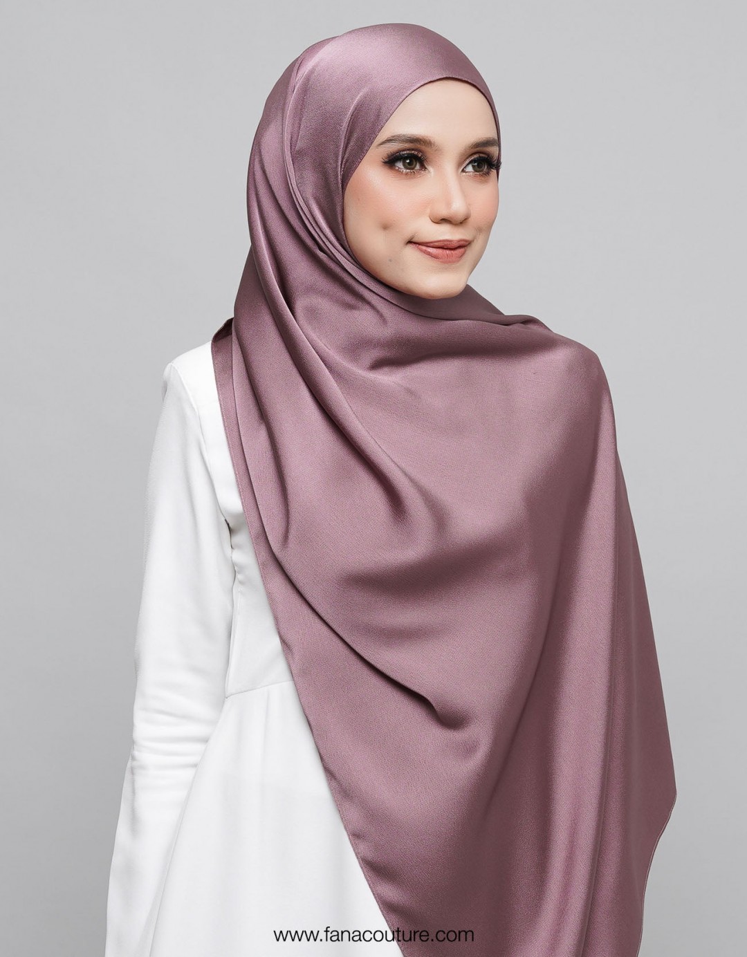 Yuki Shawl Satin  - 09 Plum Purple