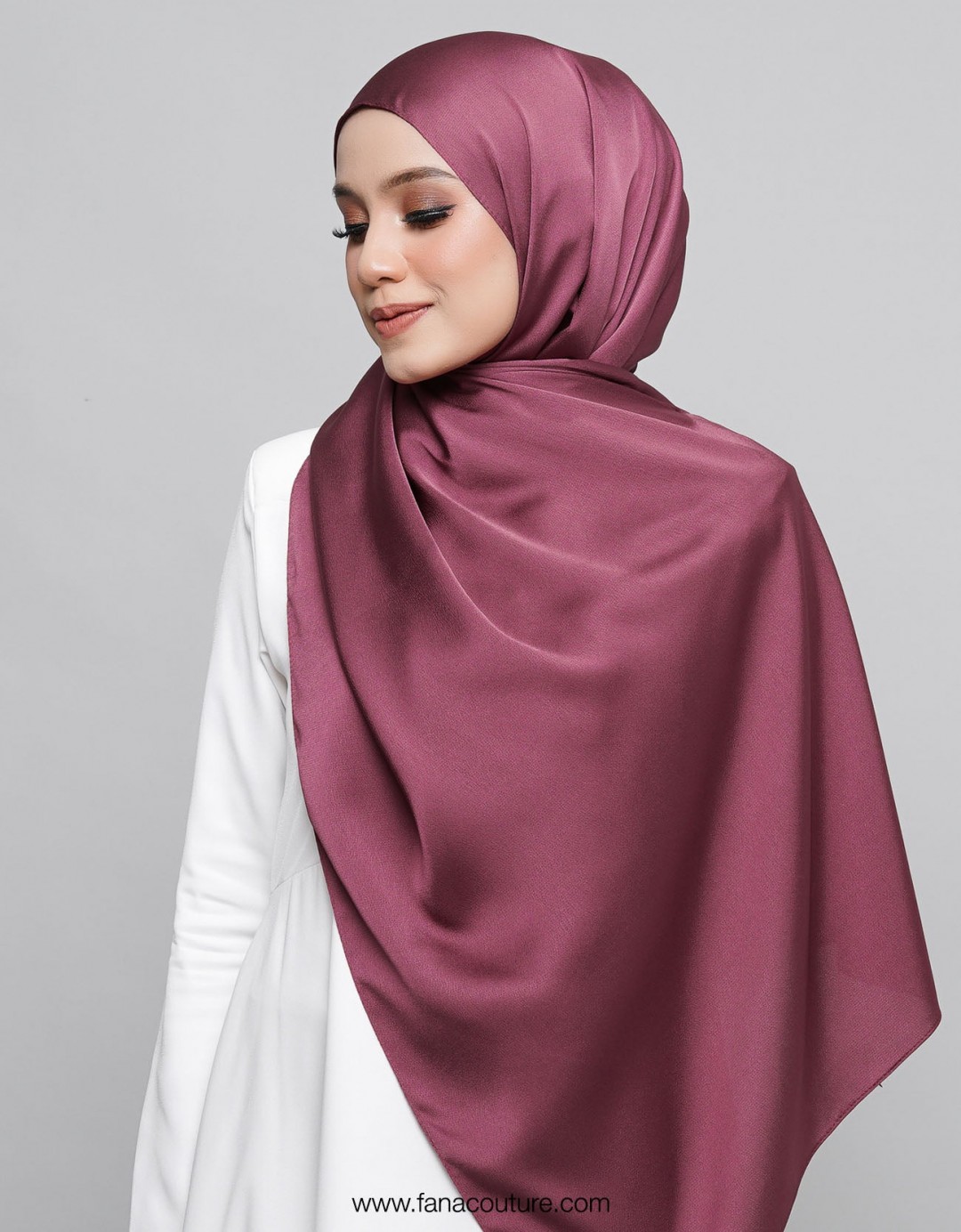 Yuki Shawl Satin  - 10 Hibiscus