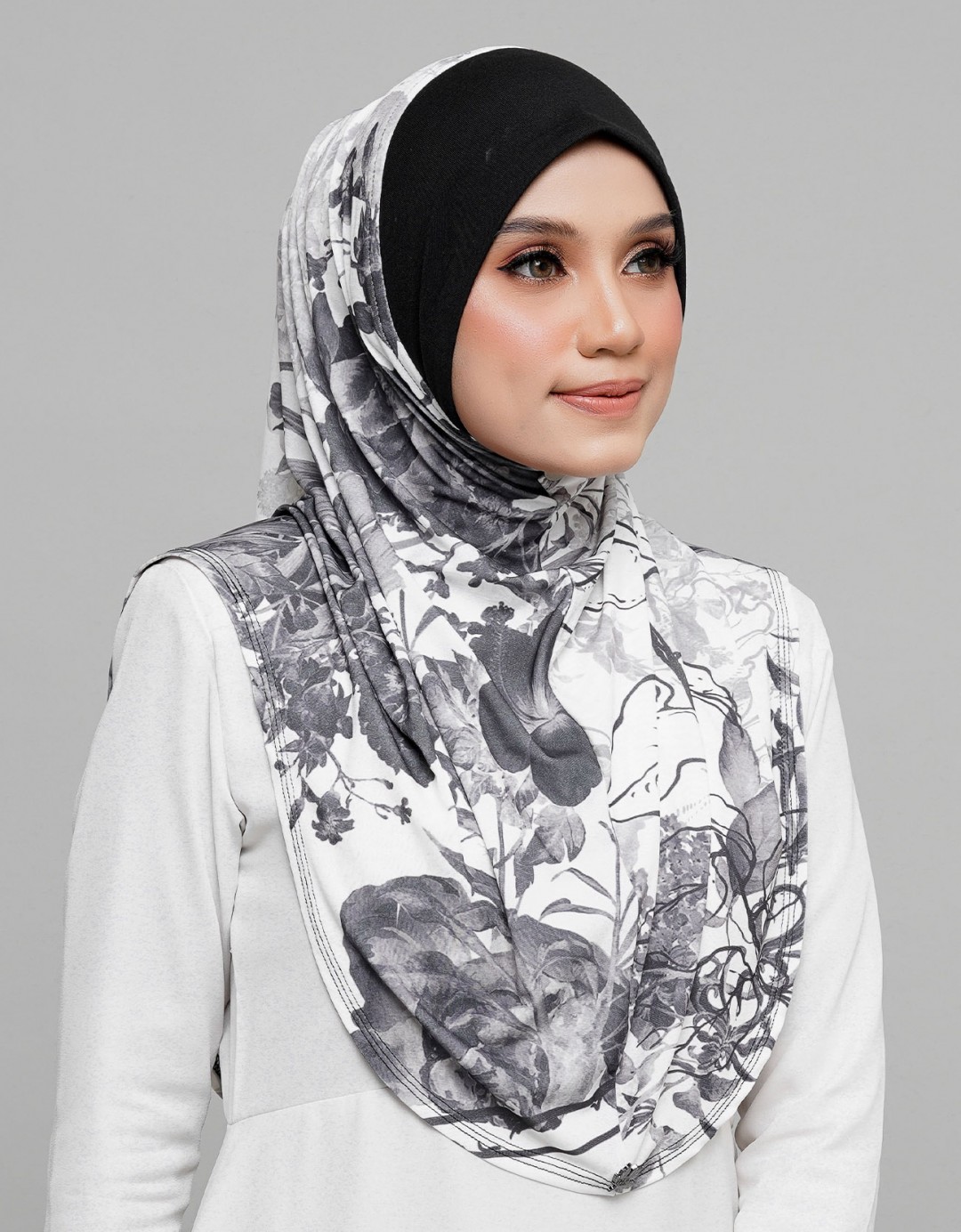 Express Hijab Damia Signature 05 - Black Edition