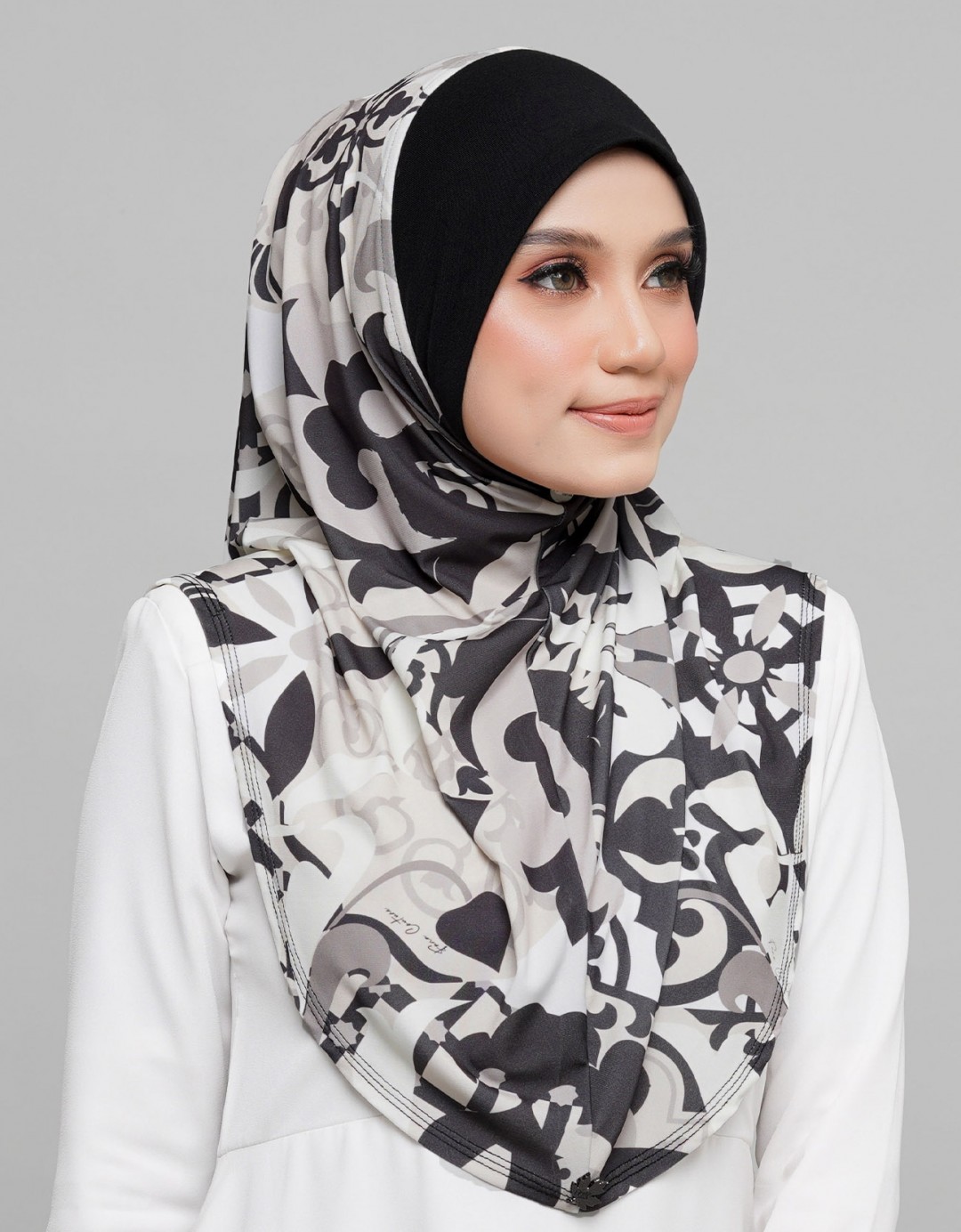 Express Hijab Damia Signature 11 - Black Edition