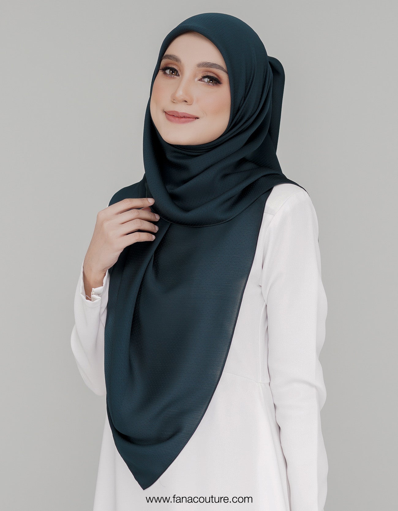 Naura Bawal Plain - 11 Bottle Green