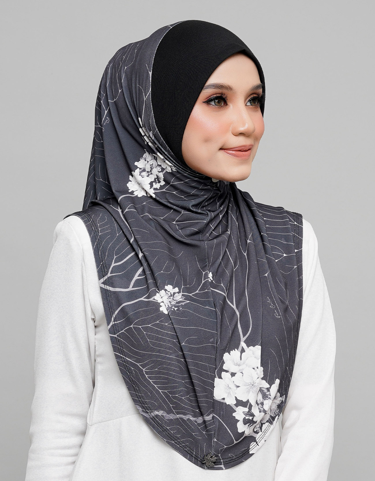 Express Hijab Damia Signature 03 - Black Edition
