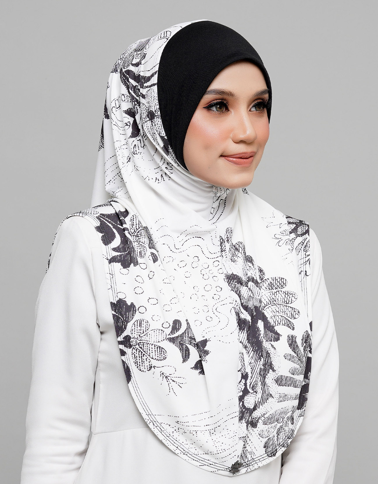 Express Hijab Damia Signature 07 - Black Edition