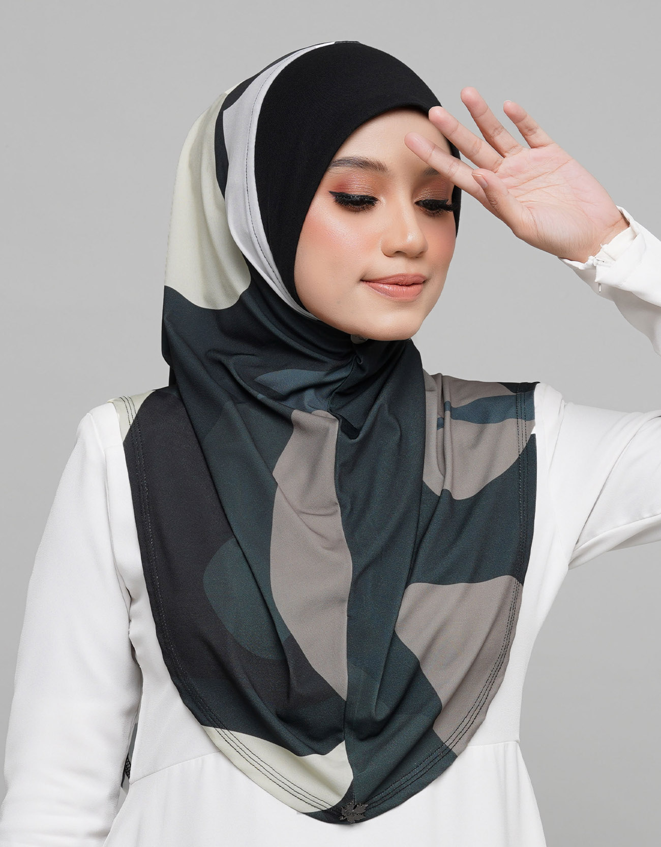 Express Hijab Damia Signature 09 - Black Edition