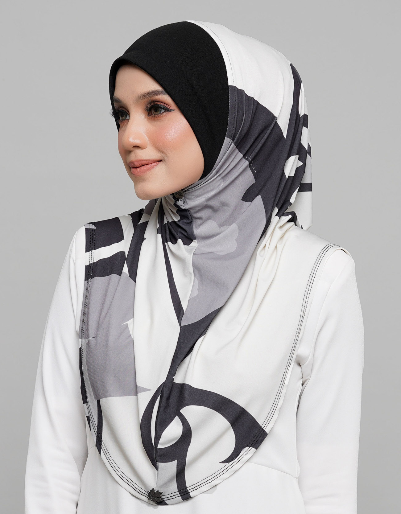 Express Hijab Damia Signature 14 - Black Edition